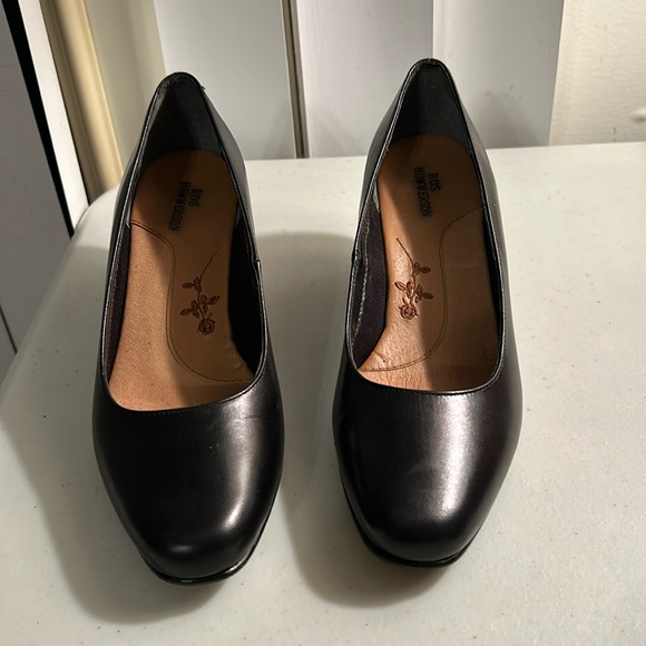 Ros Hommerson Classic Leather Pumps Heels Sz 6.5 Wide - Picture 1 of 9